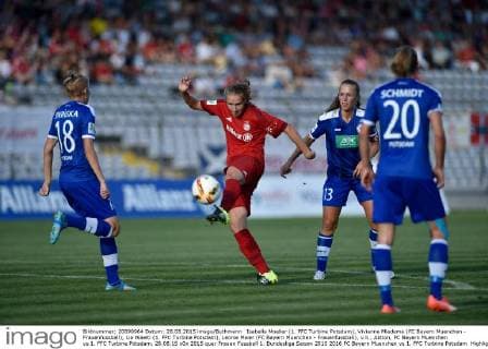 Isabella Moeller (1. FFC Turbine Potsdam), Vivianne Miedema (FC Bayern Muenchen - Frauenfussball), Lia Waelti (1. FFC Turbine Potsdam), Leonie Maier (FC Bayern Muenchen - Frauenfussball), v.li., Aktion, FC Bayern Muenchen vs 1. FFC Turbine Potsdam, 28.08.15