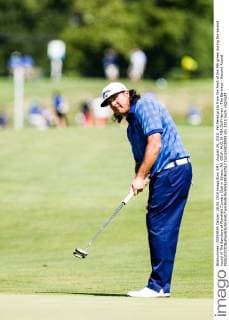 August 28, 2015: Pat Perez putts from the front of the 9th green during the second round of The Barclays at Plainfield Country Club in Edison, NJ. GOLF: AUG 28 PGA Golf Herren - The Barclays - Second Round Icon150828043 EDITORIAL USE ONLY