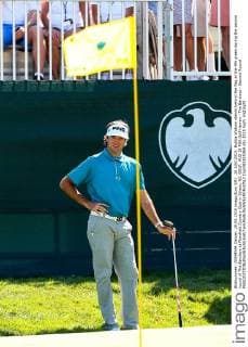 28 AUG 2015: Bubba Watson stands behind the flag at the 9th green during the second round of The Barclays at Plainfield Country Club in Edison, NJ. GOLF: AUG 28 PGA Golf Herren - The Barclays - Second Round Icon082815369 EDITORIAL USE ONLY