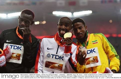 (150829) -- BEIJING, Aug. 29, 2015 -- Gold medalist Britain s Mohammed Farah (C), silver medalist Kenya s Caleb Mwangangi Ndiku (L) and bronze medalist Ethiopia s Hagos Gebrhiwet pose during the awarding ceremony of the men s 5000m at the 2015 IAAF World Championships at the Bird s Nest National Stadium in Beijing, capital of China, Aug. 29, 2015. ) (SP)CHINA-BEIJING-IAAF WORLD CHAMPIONSHIPS-MEN S 5000M AWARDING CEREMONY (CN) YuexYuewei 