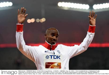 (150829) -- BEIJING, Aug. 29, 2015 -- Gold medalist Britain s Mohammed Farah celebrates during the awarding ceremony of the men s 5000m at the 2015 IAAF World Championships at the Bird s Nest National Stadium in Beijing, capital of China, Aug. 29, 2015. ) (SP)CHINA-BEIJING-IAAF WORLD CHAMPIONSHIPS-MEN S 5000M AWARDING CEREMONY (CN) YuexYuewei 