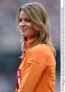 Peking 29.08.2015, Nationalstadion, Peking, CHN, IAAF, Leichtathletik WM, Peking, Damen, 200 Meter, im Bild Winner Dafne Schippers (NED) at medal ceremony of 200 m Women during the 15th IAAF World Athletics Championships 2015 at the Nationalstadion in Peking, China on 2015 08 29.  EP_spoti  