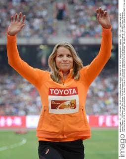 Peking 29.08.2015, Nationalstadion, Peking, CHN, IAAF, Leichtathletik WM, Peking, Damen, 200 Meter, im Bild Winner Dafne Schippers (NED) at medal ceremony of 200 m Women during the 15th IAAF World Athletics Championships 2015 at the Nationalstadion in Peking, China on 2015 08 29.  EP_spoti  