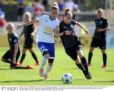 30.08.2015, xpsx, Fussball 1.Bundesliga Damen, 1.FFC Frankfurt - SGS Essen, v.l. Simone Laudehr (1.FFC Frankfurt), Jacqueline Klasen (SGS Essen)