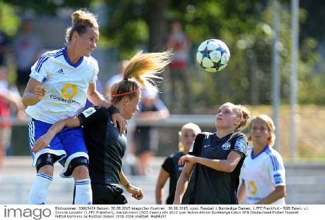 30.08.2015, xpsx, Fussball 1.Bundesliga Damen, 1.FFC Frankfurt - SGS Essen, v.l. Simone Laudehr (1.FFC Frankfurt), Ina Lehmann (SGS Essen)