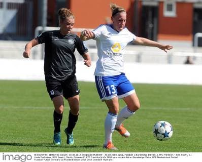 30.08.2015, xpsx, Fussball 1.Bundesliga Damen, 1.FFC Frankfurt - SGS Essen, v.l. Linda Dallmann (SGS Essen), Marith Priessen (1.FFC Frankfurt)