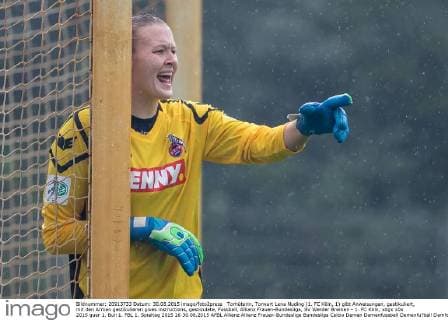 Torhüterin, Torwart Lena Nuding (1. FC Köln, 1) gibt Anweisungen, gestikuliert, mit den Armen gestikulieren gives instructions, gesticulate, Fussball, Allianz Frauen-Bundesliga, SV Werder Bremen - 1. FC Köln, xdgx