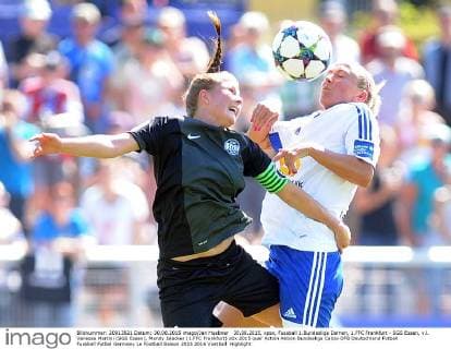 30.08.2015, xpsx, Fussball 1.Bundesliga Damen, 1.FFC Frankfurt - SGS Essen, v.l. Vanessa Martini (SGS Essen), Mandy Islacker (1.FFC Frankfurt)