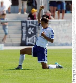 30.08.2015, xpsx, Fussball 1.Bundesliga Damen, 1.FFC Frankfurt - SGS Essen, v.l. Torjubel zum 1:0 fuer Frankfurt Torschuetzin Yuki Ogimi (1.FFC Frankfurt)