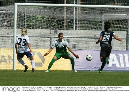 Allianz Frauen-Bundesliga, 1. Spieltag: 1. FFC Frankfurt - SG Essen-Schönebeck am Sonntag (30.08.2015) im Stadion am Brentanobad in Frankfurt am Main. 2:0 durch Isabelle Linden (1. FFC Frankfurt).