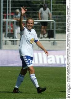 Allianz Frauen-Bundesliga, 1. Spieltag: 1. FFC Frankfurt - SG Essen-Schönebeck am Sonntag (30.08.2015) im Stadion am Brentanobad in Frankfurt am Main. Isabelle Linden (1. FFC Frankfurt) jubel t nach ihrem Tor zum 2:0.