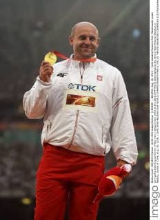 (150830) -- BEIJING, Aug. 30, 2015 -- Gold medalist Poland s Piotr Malachowski poses during the awarding ceremony of the men s discus throw event at the 2015 IAAF World Champships at the Bird s Nest National Stadium in Beijing, capital of China, Aug. 30, 2015. ) (SP)CHINA-BEIJING-IAAF WORLD CHAMPIONSHIPS-MEN S DISCUS THROW AWARDING CEREMONY (CN) WangxHaofei 