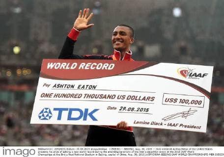 (150830) -- BEIJING, Aug. 30, 2015 -- Gold medalist Ashton Eaton of the United States presents his prize of setting a new world record during the awarding ceremony of the men s decathlon event at the 2015 IAAF World Champships at the Bird s Nest National Stadium in Beijing, capital of China, Aug. 30, 2015.) (SP)CHINA-BEIJING-IAAF WORLD CHAMPIONSHIPS-MEN S DECATHLON AWARDING CEREMONY (CN) WangxHaofei 
