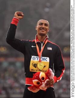 (150830) -- BEIJING, Aug. 30, 2015 -- Gold medalist Ashton Eaton of the United States celebrates during the awarding ceremony of the men s decathlon event at the 2015 IAAF World Champships at the Bird s Nest National Stadium in Beijing, capital of China, Aug. 30, 2015. ) (SP)CHINA-BEIJING-IAAF WORLD CHAMPIONSHIPS-MEN S DECATHLON AWARDING CEREMONY (CN) WangxHaofei 