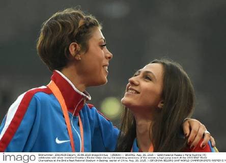 (150830) -- BEIJING, Aug. 30, 2015 -- Gold medalist Russia s Maria Kuchina (R) celebrates with silver medalist Croatia s Blanka Vlasic during the awarding ceremony of the women s high jump event at the 2015 IAAF World Champships at the Bird s Nest National Stadium in Beijing, capital of China, Aug. 30, 2015. ) (SP)CHINA-BEIJING-IAAF WORLD CHAMPIONSHIPS-WOMEN S HIGH JUMP AWARDING CEREMONY (CN) WangxHaofei 