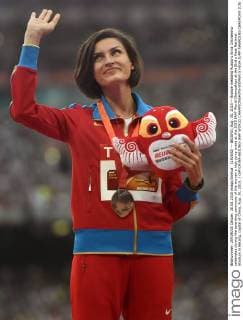 (150830) -- BEIJING, Aug. 30, 2015 -- Bronze medalist Russia s Anna Chicherova celebrates during the awarding ceremony of the women s high jump event at the 2015 IAAF World Champships at the Bird s Nest National Stadium in Beijing, capital of China, Aug. 30, 2015. ) (SP)CHINA-BEIJING-IAAF WORLD CHAMPIONSHIPS-WOMEN S HIGH JUMP AWARDING CEREMONY (CN) WangxHaofei 