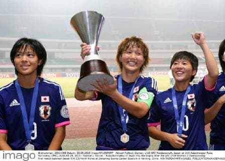 Aktuell Fußball, Damen, U 19 AFC Meisterschaft, Japan ist U19 Asienmeister Ruka Norimatsu (JPN), AUGUST 29, 2015 - Football Soccer : Ruka Norimatsu of Japan lifts the trophy after the AFC U-19 Women s Championship final match between Japan 0(4-2)0 North Korea at Jiangning Sports Center Stadium in Nanjing, China. NOxTHIRDxPARTYxSALES.  (heia000617)