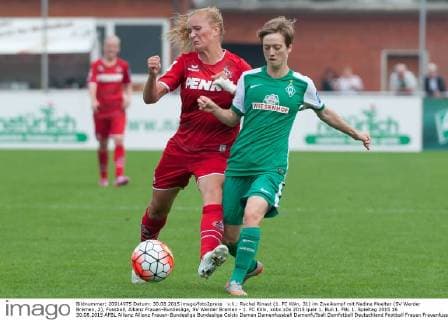 v.li.: Rachel Rinast (1. FC Köln, 31) im Zweikampf mit Nadine Moelter (SV Werder Bremen, 2), Fussball, Allianz Frauen-Bundesliga, SV Werder Bremen - 1. FC Köln, xobx
