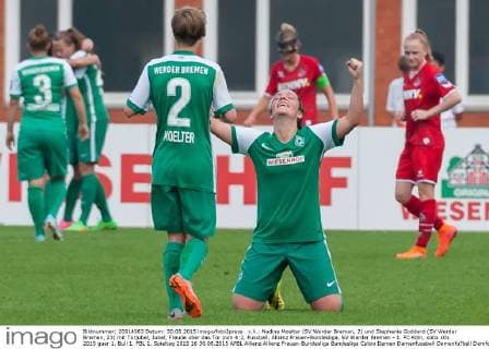 v.li.: Nadine Moelter (SV Werder Bremen, 2) und Stephanie Goddard (SV Werder Bremen, 23) mit Torjubel, Jubel, Freude über das Tor zum 4:2, Fussball, Allianz Frauen-Bundesliga, SV Werder Bremen - 1. FC Köln, xobx