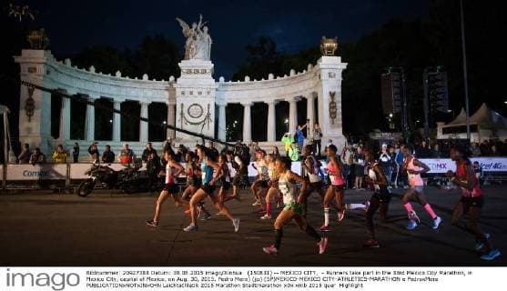 (150831) -- MEXICO CITY, - Runners take part in the 33rd Mexico City Marathon, in Mexico City, capital of Mexico, on Aug. 30, 2015. Pedro Mera) (jp) (SP)MEXICO-MEXICO CITY-ATHLETICS-MARATHON e PedroxMera 