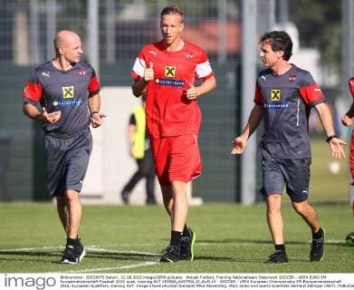 Aktuell Fußball, Training Nationalteam Österreich SOCCER - UEFA EURO EM Europameisterschaft Fussball 2016 quali, training AUT VIENNA,AUSTRIA,31.AUG.15 - SOCCER - UEFA European Championship EM Europameisterschaft 2016, European Qualifiers, training AUT. Image shows physical therapist Mike Steverding, Marc Janko and sports scientists Gerhard Zallinger (AUT). GEPAxpictures xChristianxOrt