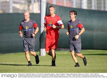 Aktuell Fußball, Training Nationalteam Österreich SOCCER - UEFA EURO EM Europameisterschaft Fussball 2016 quali, training AUT VIENNA,AUSTRIA,31.AUG.15 - SOCCER - UEFA European Championship EM Europameisterschaft 2016, European Qualifiers, training AUT. Image shows physical therapist Mike Steverding, Marc Janko and sports scientists Gerhard Zallinger (AUT). GEPAxpictures xChristianxOrt