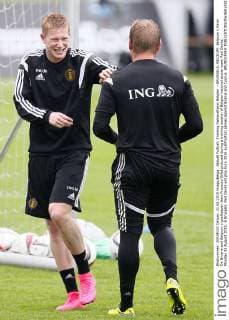 Aktuell Fußball, Training Nationalteam Belgien - BRUSSELS, BELGIUM: Belgium s Kevin De Bruyne and Belgium s goalkeeper Jean-Francois Gillet pictured during a training session of Belgian national soccer team Red Devils, Monday 31 August 2015, in Brussels. Red Devils will play Euro 2016 qualification games against Bosnia and Cyprus. BRUNOxFAHY  x04691312x