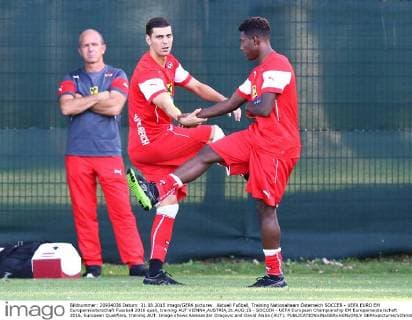 Aktuell Fußball, Training Nationalteam Österreich SOCCER - UEFA EURO EM Europameisterschaft Fussball 2016 quali, training AUT VIENNA,AUSTRIA,31.AUG.15 - SOCCER - UEFA European Championship EM Europameisterschaft 2016, European Qualifiers, training AUT. Image shows Aleksandar Dragovic and David Alaba (AUT). GEPAxpictures xChristianxOrt