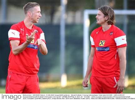Aktuell Fußball, Training Nationalteam Österreich SOCCER - UEFA EURO EM Europameisterschaft Fussball 2016 quali, training AUT VIENNA,AUSTRIA,31.AUG.15 - SOCCER - UEFA European Championship EM Europameisterschaft 2016, European Qualifiers, training AUT. Image shows Marc Janko and Sebastian Proedl (AUT). GEPAxpictures xChristianxOrt