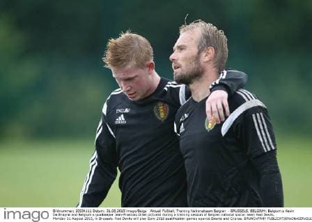 Aktuell Fußball, Training Nationalteam Belgien - BRUSSELS, BELGIUM: Belgium s Kevin De Bruyne and Belgium s goalkeeper Jean-Francois Gillet pictured during a training session of Belgian national soccer team Red Devils, Monday 31 August 2015, in Brussels. Red Devils will play Euro 2016 qualification games against Bosnia and Cyprus. BRUNOxFAHY  x04691317x