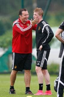 Aktuell Fußball, Training Nationalteam Belgien - BRUSSELS, BELGIUM: Belgium s head coach Marc Wilmots and Belgium s Kevin De Bruyne pictured during a training session of Belgian national soccer team Red Devils, Monday 31 August 2015, in Brussels. Red Devils will play Euro 2016 qualification games against Bosnia and Cyprus. BRUNOxFAHY  x04691322x