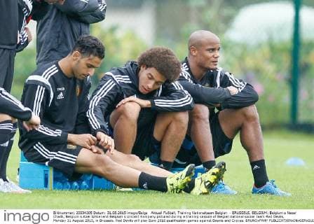 Aktuell Fußball, Training Nationalteam Belgien - BRUSSELS, BELGIUM: Belgium s Nacer Chadli, Belgium s Axel Witsel and Belgium s Vincent Kompany pictured during a training session of Belgian national soccer team Red Devils, Monday 31 August 2015, in Brussels. Red Devils will play Euro 2016 qualification games against Bosnia and Cyprus. BRUNOxFAHY  x04691339x
