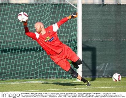 Aktuell Fußball, Training Nationalteam Österreich SOCCER - UEFA EURO EM Europameisterschaft Fussball 2016 quali, training AUT VIENNA,AUSTRIA,31.AUG.15 - SOCCER - UEFA European Championship EM Europameisterschaft 2016, European Qualifiers, training AUT. Image shows Robert Almer (AUT). GEPAxpictures xChristianxOrt