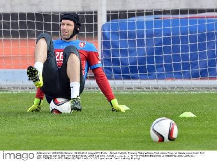 Aktuell Fußball, Training Nationalteam Tschechien Player of Czech soccer team Petr Cech pictured during the training in Prague, Czech Republic, August 31, 2015. (CTKxPhoto KaterinaxSulova) CTKPhotoP201508310842001  suk9