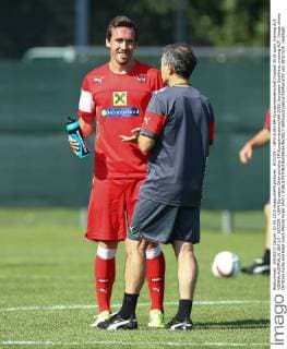 SOCCER - UEFA EURO EM Europameisterschaft Fussball 2016 quali, training AUT VIENNA,AUSTRIA,01.SEP.15 - SOCCER - UEFA European Championship EM Europameisterschaft 2016, European Qualifiers, training AUT. Image shows Christian Fuchs and head coach Marcel Koller (AUT). GEPAxpictures xChristianxOrt