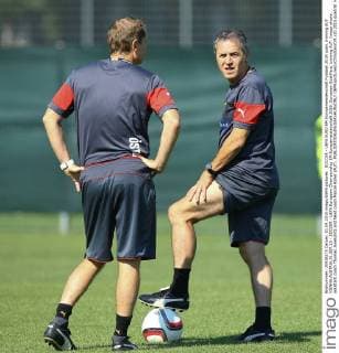SOCCER - UEFA EURO EM Europameisterschaft Fussball 2016 quali, training AUT VIENNA,AUSTRIA,01.SEP.15 - SOCCER - UEFA European Championship EM Europameisterschaft 2016, European Qualifiers, training AUT. Image shows assistant coach Thomas Janeschitz and head coach Marcel Koller (AUT). GEPAxpictures xChristianxOrt