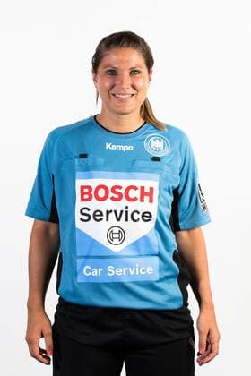 Tanja Schilha (Deutschland) - Fotoshooting in Halberstadt Schiedsrichter Deutscher Handball Bund Saison 2015-2016 - Einzelbild,Deutschland, Handball, Frau,11.07.2015