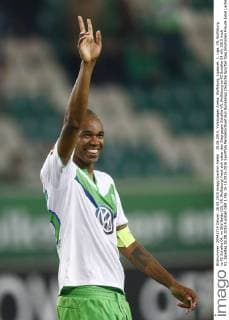 28.08.2015, Volkswagen Arena, Wolfsburg, Ligaspiel, 1. Liga, VfL Wolfsburg vs FC Schalke 04, im Bild Naldo (25, VfL Wolfsburg) freut sich ueber den Sieg gegen Schalke VfL Wolfsburg vs FC Schalke 04