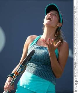 Julia Goerges (GER) reagiert enttaeuscht,Aerger,Frust,Emotion, Tennis - US Open 2015 - Grand Slam ITF ATP Tennis Herren WTA Tennis Damen - Flushing Meadows - New York - New York - USA - 1 September 2015. Juergen Hasenkopf