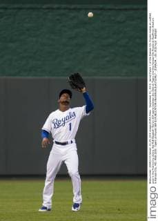 September 01, 2015: Jarrod Dyson 1 of the Kansas City Royals makes an outfield grab in the first inning during the MLB Baseball Herren USA game between the Detroit Tigers and the Kansas City Royals at Kauffman Stadium in Kansas City, MO. MLB 2015: Tigers vs Royals SEP 01 - ZUMAc04_
