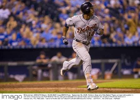 September 01, 2015: Anthony Gose 12 of the Detroit Tigers connect with a pitch in the ninth inning during the MLB Baseball Herren USA game between the Detroit Tigers and the Kansas City Royals at Kauffman Stadium in Kansas City, MO. MLB 2015: Tigers vs Royals SEP 01 - ZUMAc04_