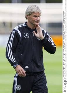 Aktuell Fußball, Training DFB U21 Nationalteam in Norderstedt Norderstedt Deutschlands Co-Trainer Thomas Noerenberg Training am 31.08.2015, Fussball, U21 U 21 Nationalmannschaft, 31.08.15 , Copyright: KOENIG Eibner-Pressefoto EP_FKG