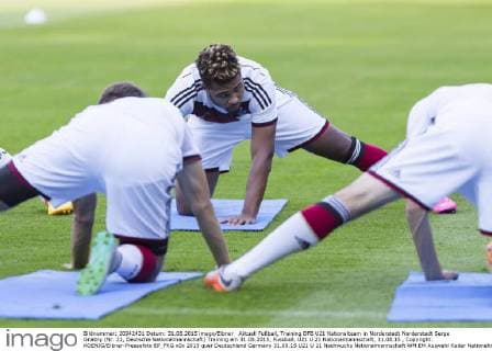 Aktuell Fußball, Training DFB U21 Nationalteam in Norderstedt Norderstedt Serge Gnabry (Nr. 22, Deutsche Nationalmannschaft) Training am 31.08.2015, Fussball, U21 U 21 Nationalmannschaft, 31.08.15 , Copyright: KOENIG Eibner-Pressefoto EP_FKG