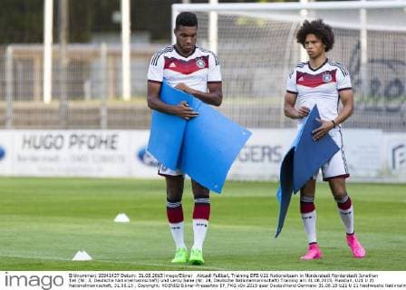 Aktuell Fußball, Training DFB U21 Nationalteam in Norderstedt Norderstedt Jonathan Tah (Nr. 3, Deutsche Nationalmannschaft) und Leroy Sane (Nr. 24, Deutsche Nationalmannschaft) Training am 31.08.2015, Fussball, U21 U 21 Nationalmannschaft, 31.08.15 , Copyright: KOENIG Eibner-Pressefoto EP_FKG