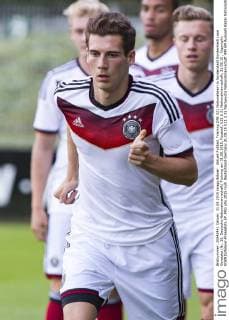 Aktuell Fußball, Training DFB U21 Nationalteam in Norderstedt Norderstedt Leon Goretzka (Nr. 10, Deutsche Nationalmannschaft) Training am 31.08.2015, Fussball, U21 U 21 Nationalmannschaft, 31.08.15 , Copyright: KOENIG Eibner-Pressefoto EP_FKG