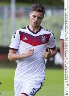 Aktuell Fußball, Training DFB U21 Nationalteam in Norderstedt Norderstedt Julian Weigl (Nr. 6, Deutsche Nationalmannschaft) Training am 31.08.2015, Fussball, U21 U 21 Nationalmannschaft, 31.08.15 , Copyright: KOENIG Eibner-Pressefoto EP_FKG