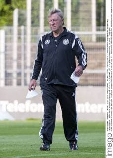 Aktuell Fußball, Training DFB U21 Nationalteam in Norderstedt Norderstedt Deutschlands Trainer Horst Hrubesch Training am 31.08.2015, Fussball, U21 U 21 Nationalmannschaft, 31.08.15 , Copyright: KOENIG Eibner-Pressefoto EP_FKG