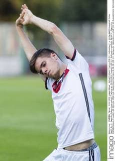 Aktuell Fußball, Training DFB U21 Nationalteam in Norderstedt Norderstedt Julian Weigl (Nr. 6, Deutsche Nationalmannschaft) Training am 31.08.2015, Fussball, U21 U 21 Nationalmannschaft, 31.08.15 , Copyright: KOENIG Eibner-Pressefoto EP_FKG