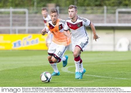 Aktuell Fußball, Training DFB U21 Nationalteam in Norderstedt Norderstedt Joshua Kimmich (Nr. 15, Deutsche Nationalmannschaft) gegen Max Meyer (Nr. 8, Deutsche Nationalmannschaft) Training am 31.08.2015, Fussball, U21 U 21 Nationalmannschaft, 31.08.15 , Copyright: KOENIG Eibner-Pressefoto EP_FKG