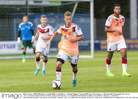 Aktuell Fußball, Training DFB U21 Nationalteam in Norderstedt Norderstedt Max Meyer (Nr. 8, Deutsche Nationalmannschaft), Joshua Kimmich (Nr. 15, Deutsche Nationalmannschaft) und Jonathan Tah (Nr. 3, Deutsche Nationalmannschaft) Training am 31.08.2015, Fussball, U21 U 21 Nationalmannschaft, 31.08.15 , Copyright: KOENIG Eibner-Pressefoto EP_FKG
